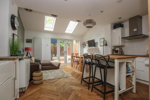 25 The Vale, Brentwood, CM14 4UP