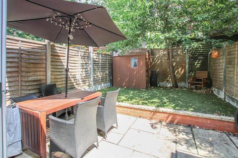 25 The Vale, Brentwood, CM14 4UP