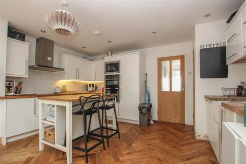 25 The Vale, Brentwood, CM14 4UP