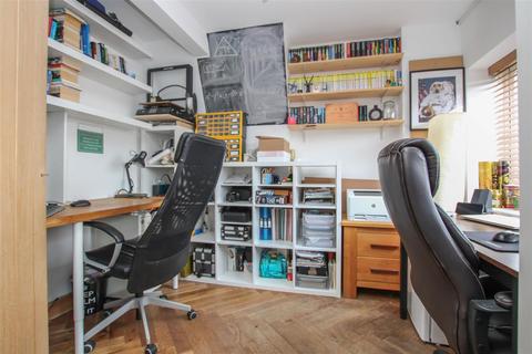 25 The Vale, Brentwood, CM14 4UP