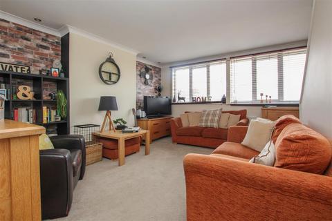25 The Vale, Brentwood, CM14 4UP