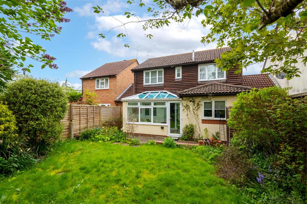 Powell Close, Horley 3 bed detached house for sale £485,000