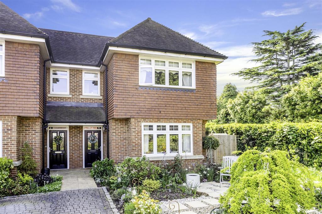 Bunbury Way, Epsom 4 bed semidetached house for sale £840,000