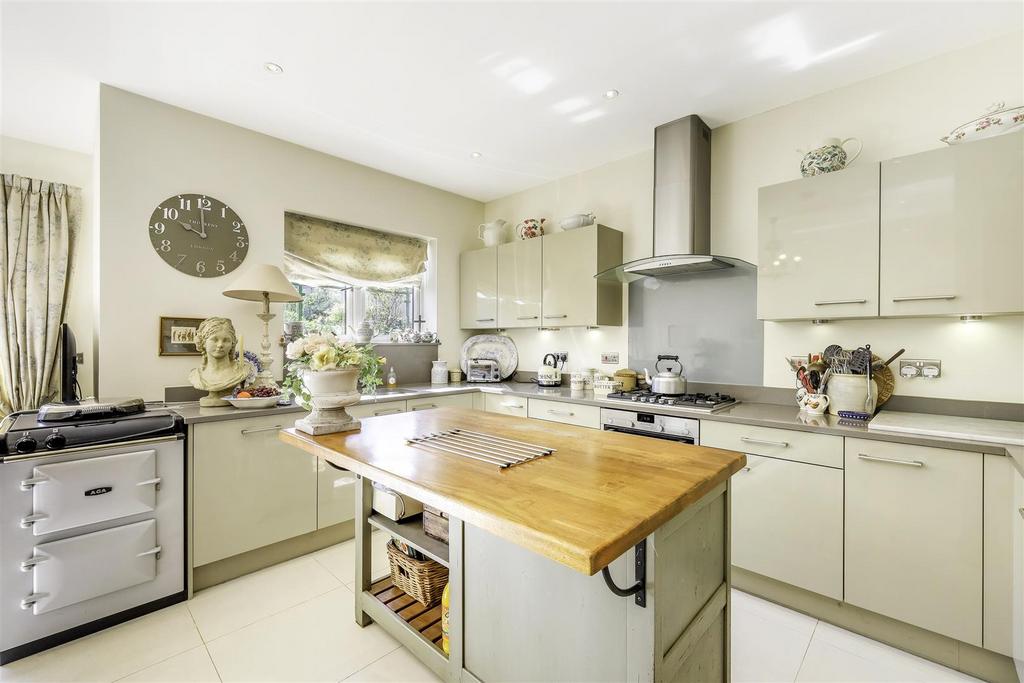 Bunbury Way, Epsom 4 bed semidetached house £840,000