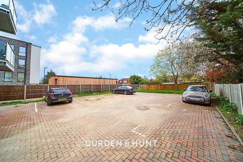 1 bedroom apartment for sale, Gidea Park, Romford, RM2