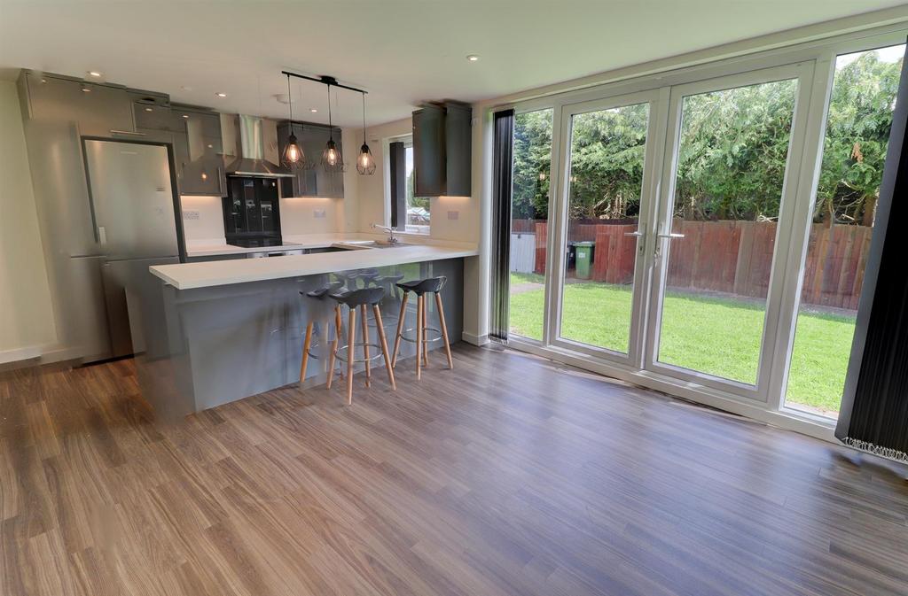 Markham Drive, Whitnash, Leamington Spa 1 bed flat £835 pcm (£193 pw)