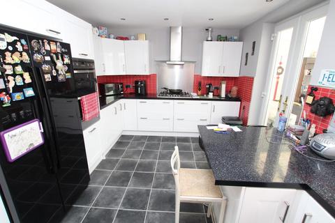 12 Leafield Drive, Bradford, BD2 3RX