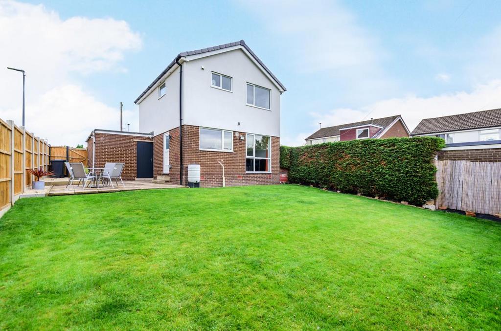 Holt Park Road, Adel, LS16 7QS 3 bed detached house £350,000