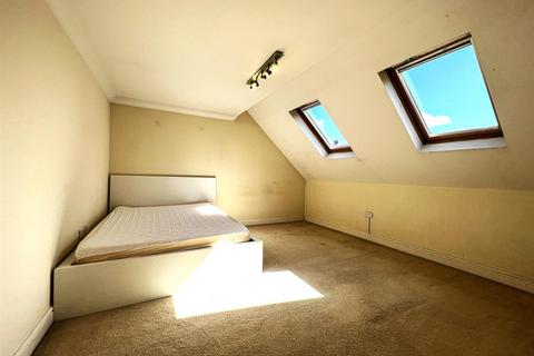 2 bedroom duplex for sale, Regents Drive, Repton Park, Woodford Green IG8