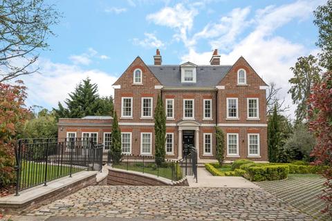 23 Pine Grove, London, N20 8LB