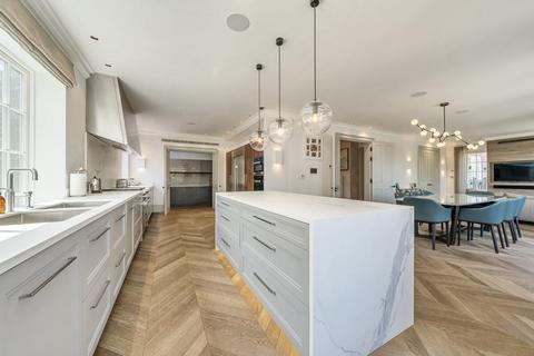 23 Pine Grove, London, N20 8LB