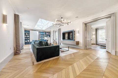 23 Pine Grove, London, N20 8LB