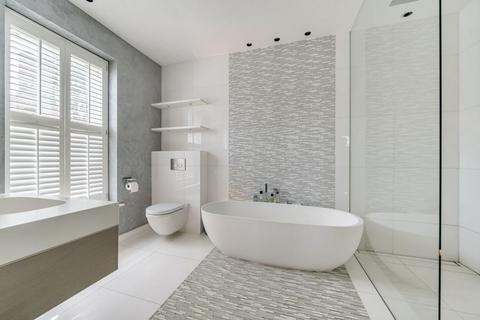 23 Pine Grove, London, N20 8LB