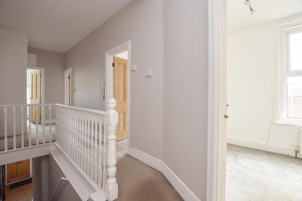Hallway/bedrooms