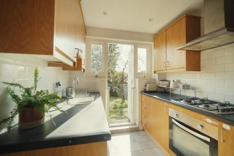 14 Meadow Close, London, SE6 3NW
