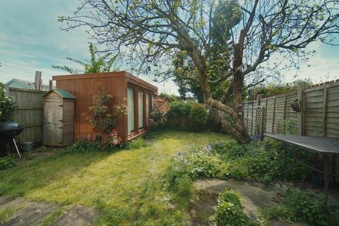 14 Meadow Close, London, SE6 3NW