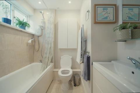 14 Meadow Close, London, SE6 3NW