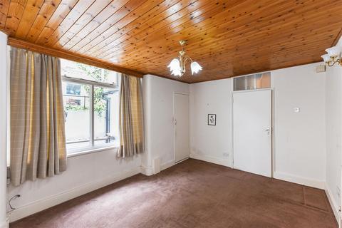 31 Stainforth Road, London, E17 9RB