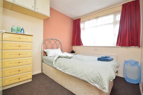 4 bedroom semi-detached house for sale, Tryfan Close, Redbridge, IG4 5JY