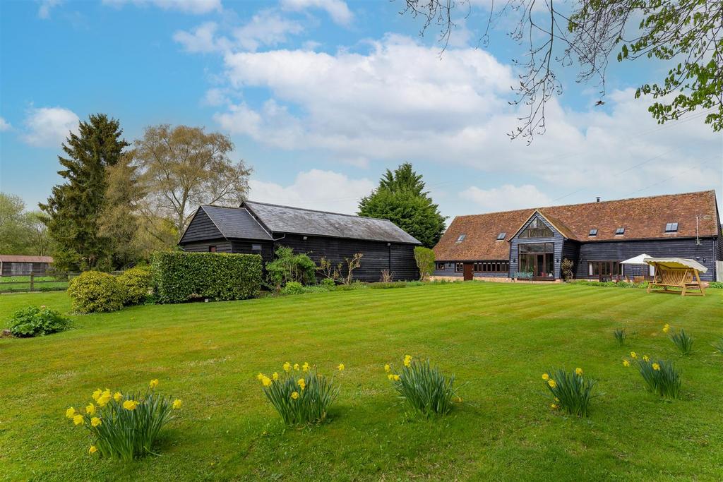 Leighton Buzzard Road, Water End, Hemel Hempstead 4 bed barn conversion