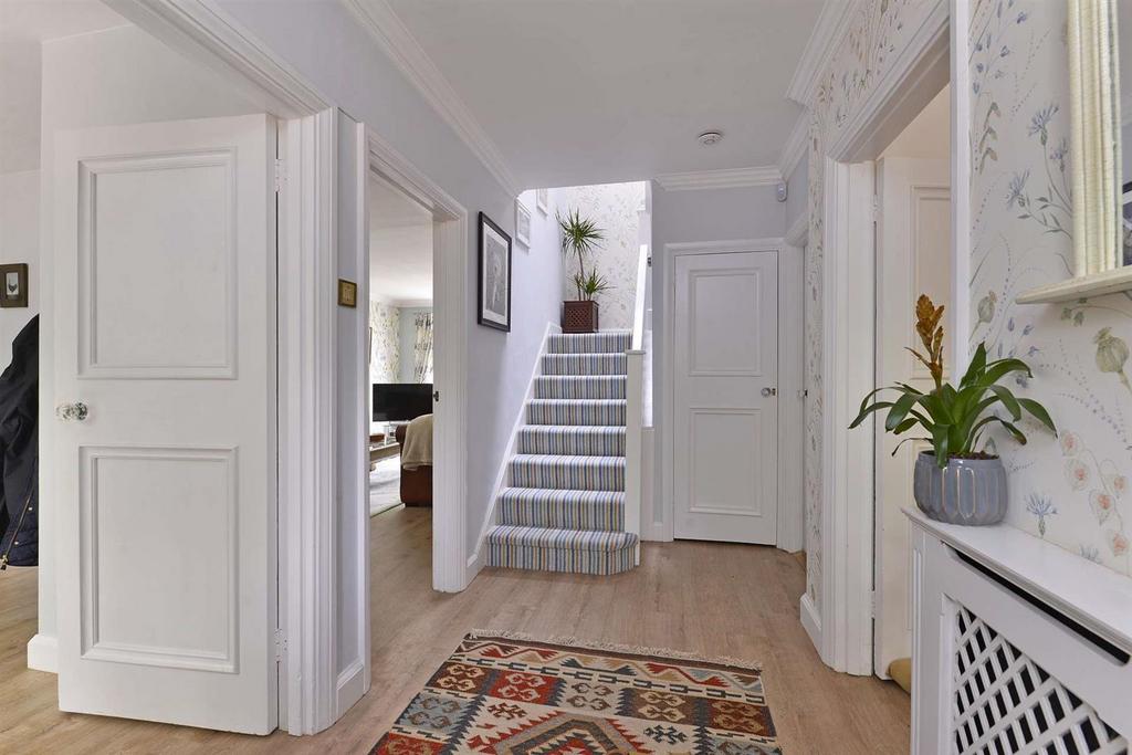 Grove Road, Guildford 5 bed detached house £1,750,000