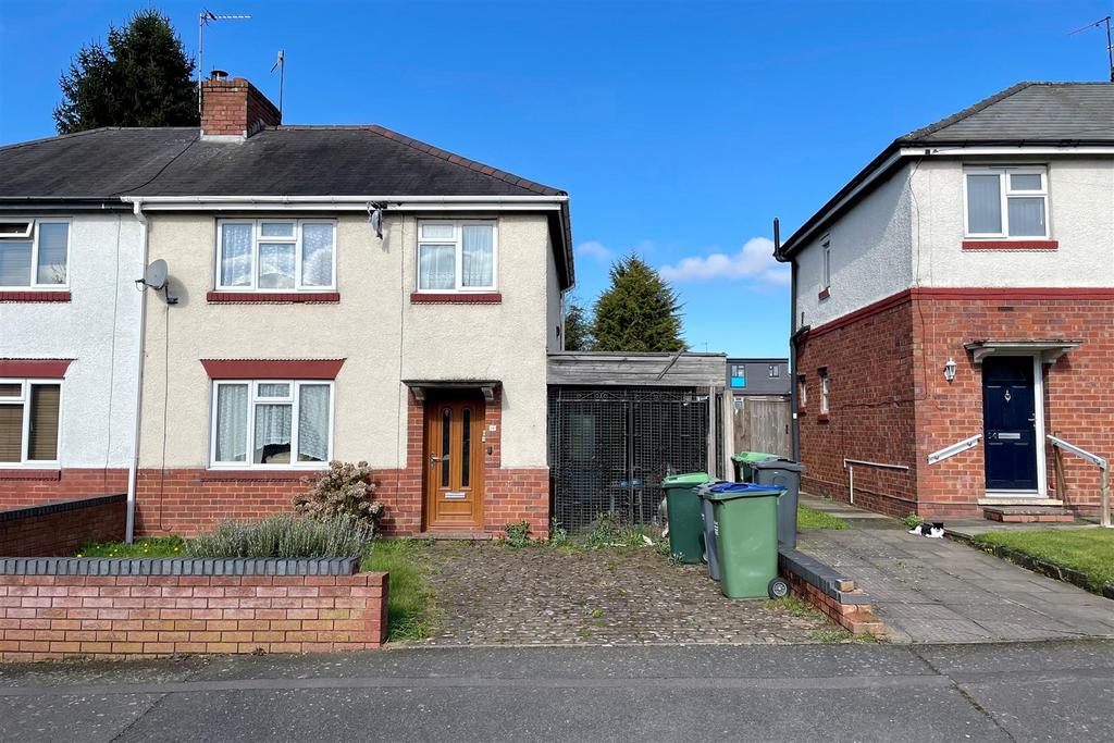 Parsons Hill, Oldbury, West Midlands 3 bed semidetached house for sale £180,000