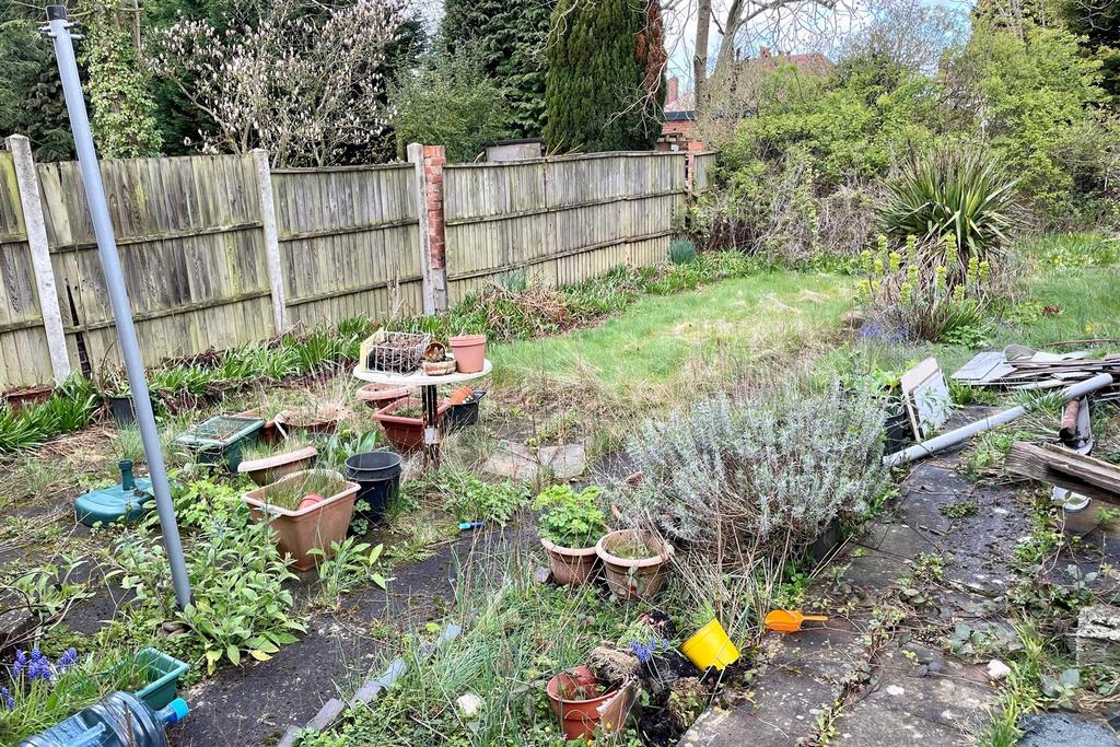 Parsons Hill, Oldbury, West Midlands 3 bed semidetached house for sale £180,000