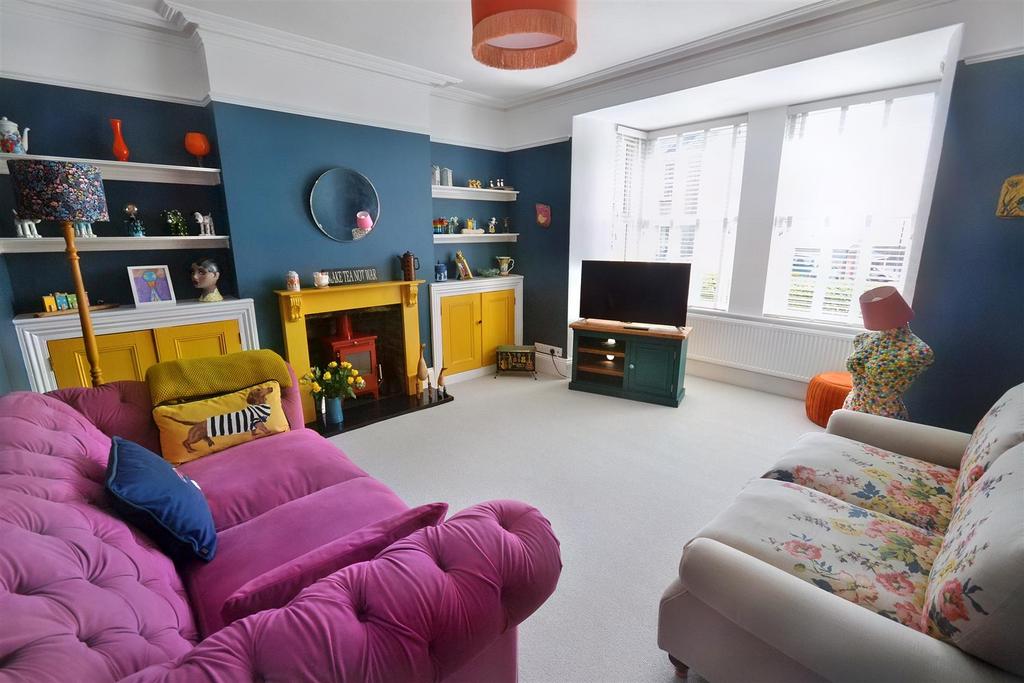 Wellington Road, Hakin, Milford Haven 5 bed detached house for sale £