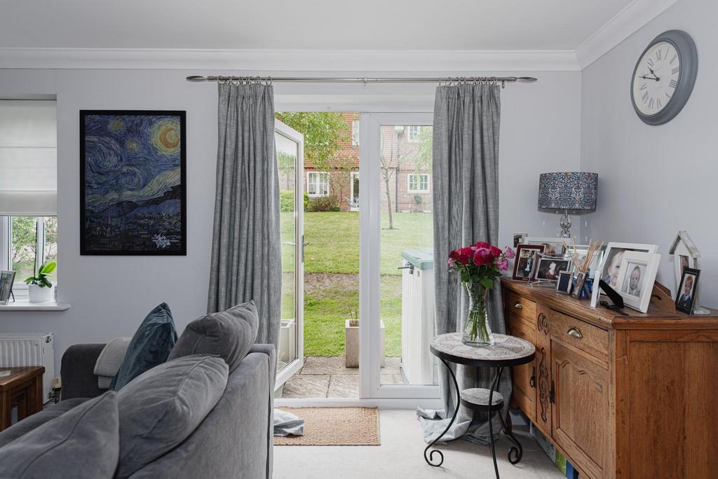 Highdown Close, Banstead 2 bed flat £375,000