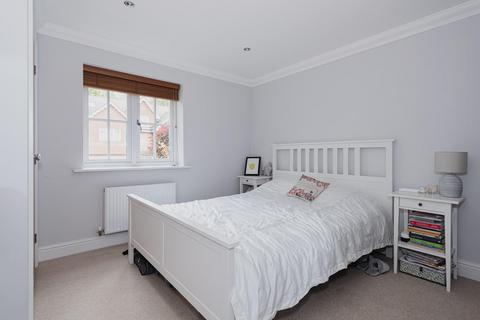 7 Highdown Close, Banstead, SM7 1AS