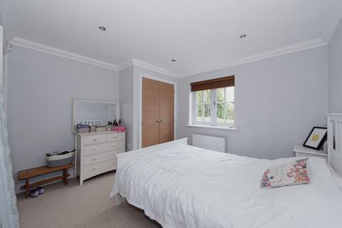 7 Highdown Close, Banstead, SM7 1AS