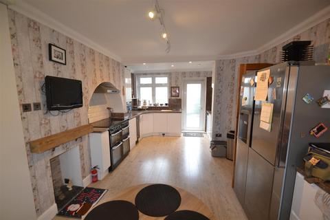 4 bedroom end of terrace house for sale - Goresbrook Road, Dagenham