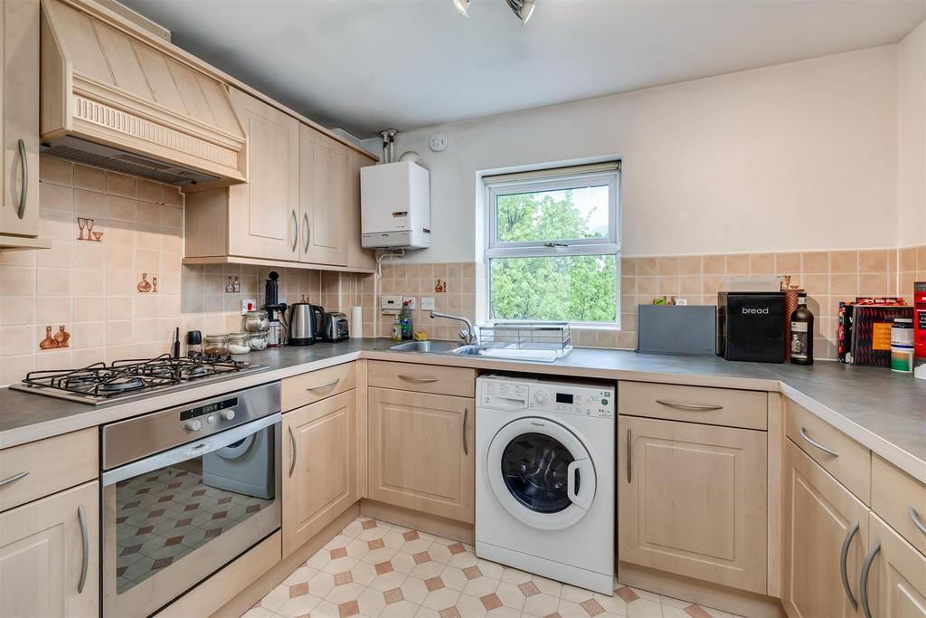 Ramsey Gardens, Manadon Park, Plymouth 2 bed property for sale £190,000