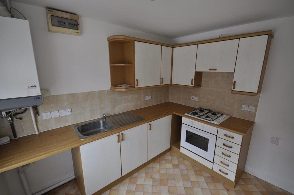 King Street, Lye 2 bed semidetached house £650 pcm (£150 pw)