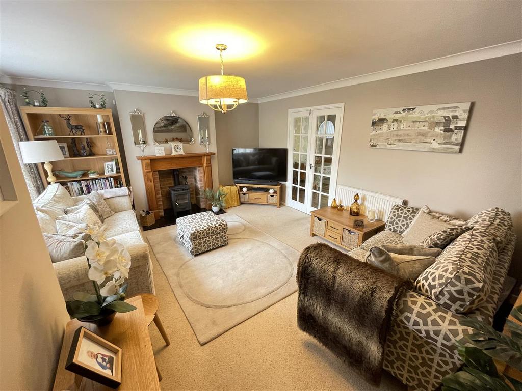 Caithness Road, Stamford 3 bed detached house £395,000