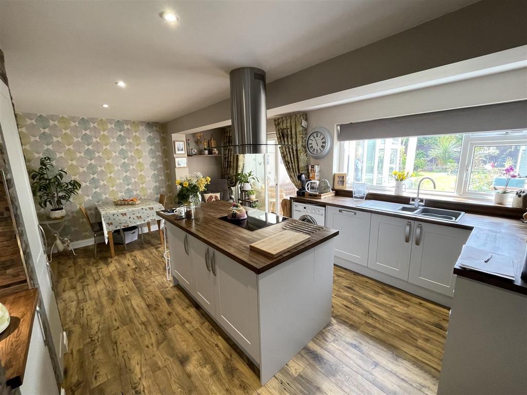 Caithness Road, Stamford 3 bed detached house £395,000