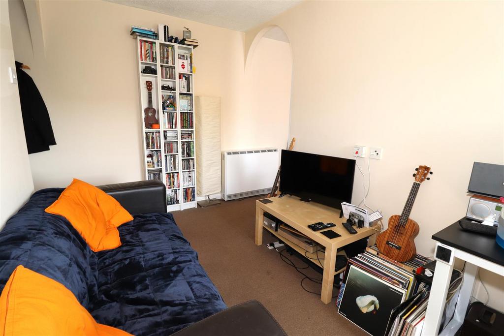 Framlingham Grove, Kenilworth 1 bed apartment for sale £129,950