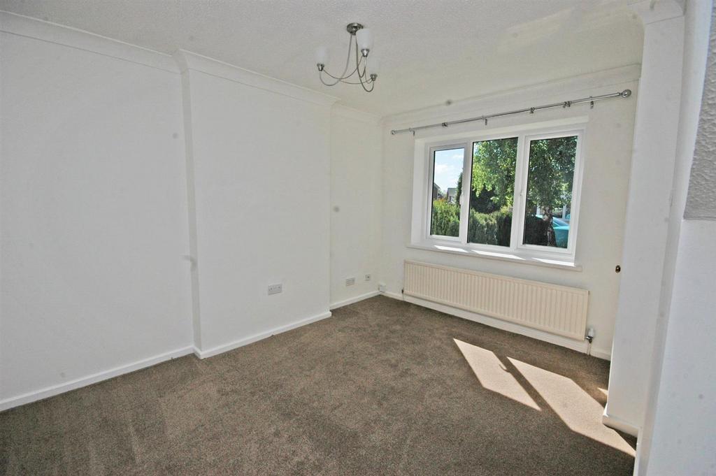 Clifton Avenue, Wakefield WF3 2 bed semidetached house £875 pcm (£