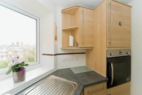 1 bedroom apartment for sale - Martello Court, Jevington Gardens, Eastbourne, East Sussex, BN21 4SD
