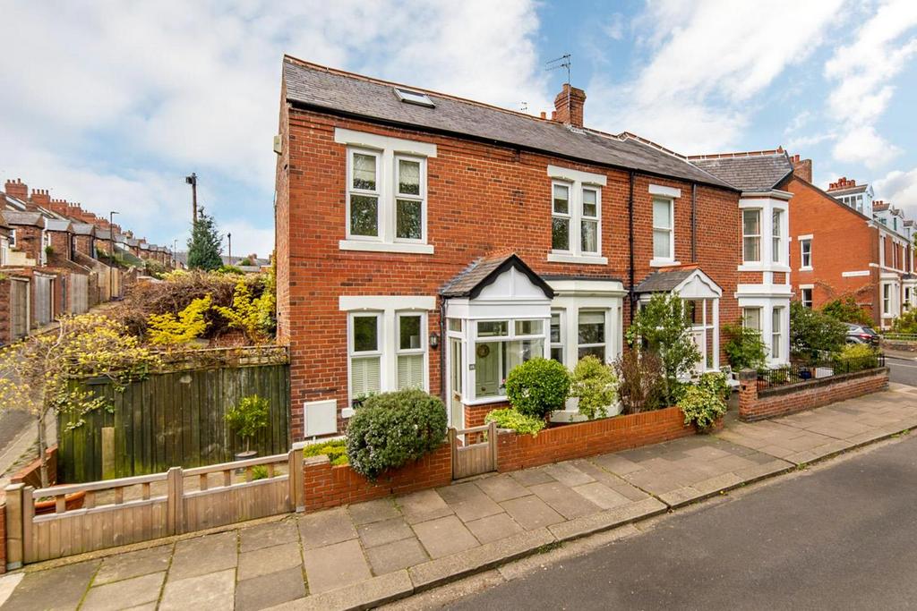 Lansdowne Gardens, Newcastle Upon Tyne 2 bed end of terrace house for sale £300,000
