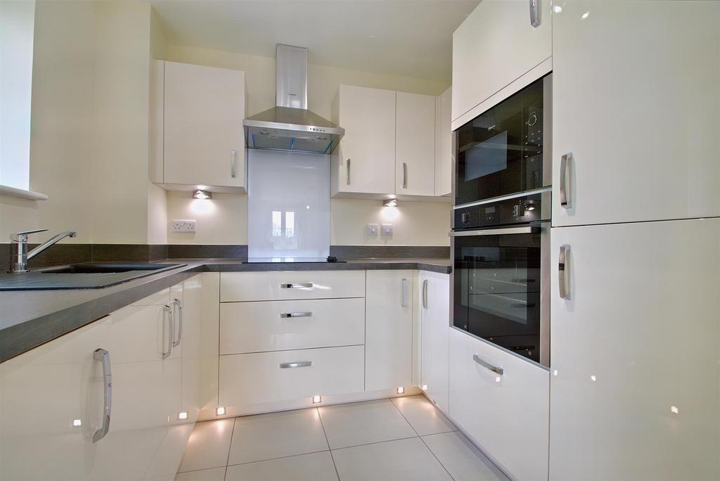 8550962-interior12-800.JPG