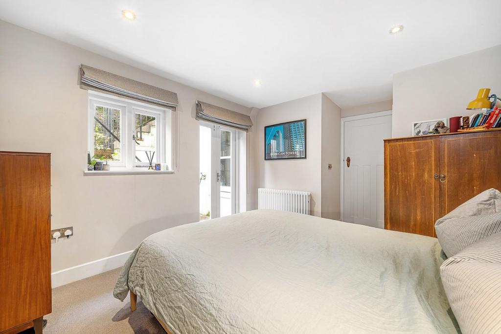 Bedroom 2 (2).jpg