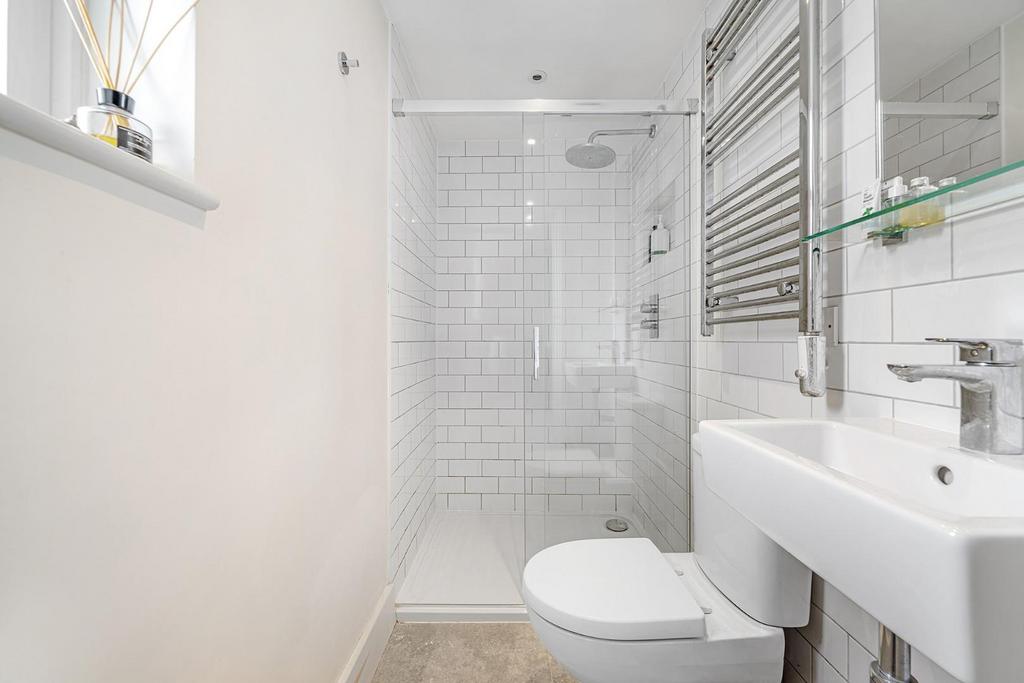Principal ensuite.jpg