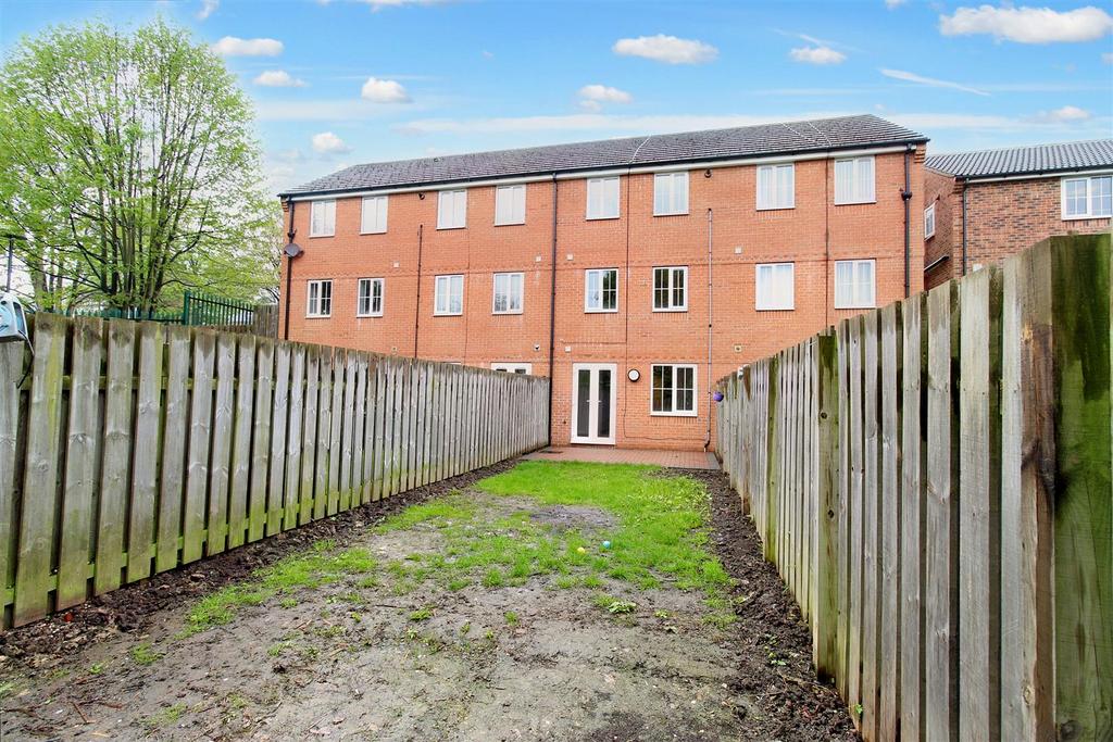 Midland Road, Royston, Barnsley S71 4QP 3 bed terraced house for sale