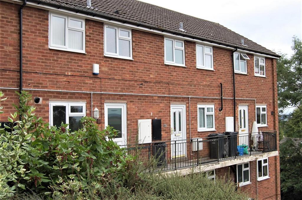 Ettymore Close, Sedgley, DY3 3SP 2 bed townhouse £600 pcm (£138 pw)