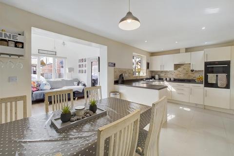 7 Bro Eithin, Cefneithin, Llanelli, SA14 7AZ