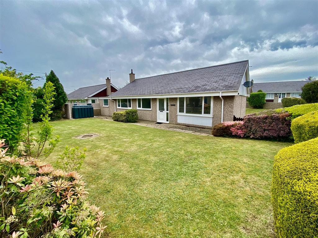 Stad Y Bryn, Morfa Nefyn 3 bed detached bungalow to rent £790 pcm (£
