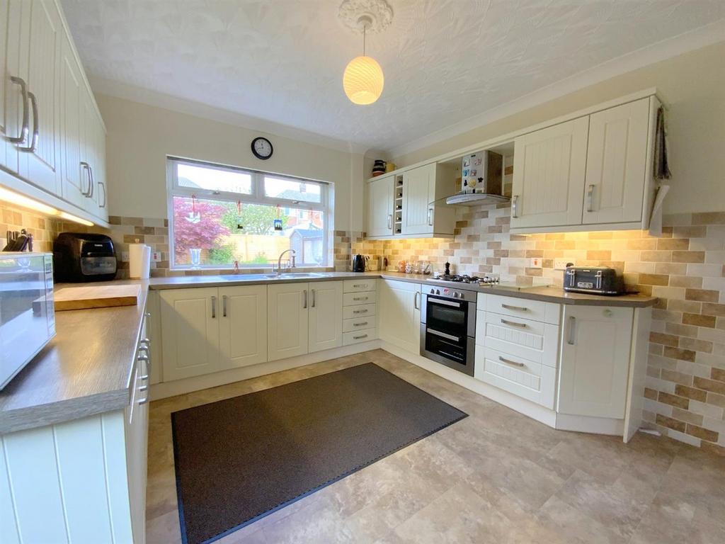 Taylors Avenue, Cleethorpes 2 bed bungalow for sale £250,000