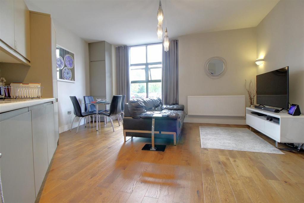 Fitzalan House, Park Road, Gloucester 2 bed apartment £165,000