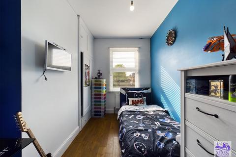 4 bedroom terraced house for sale, Napier Road, Gillingham